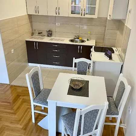 Apartman Apolo * 特雷比涅